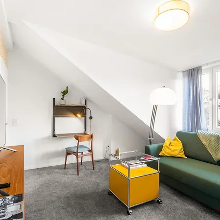 Schickes Dachstudio Im Beliebten Neu-ehrenfeld Mit Peleton-rad