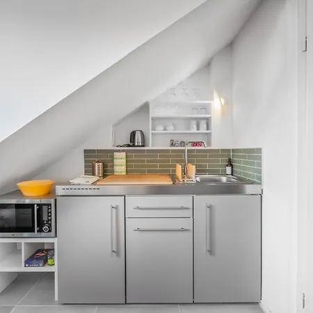 Schickes Dachstudio Im Beliebten Neu-ehrenfeld Mit Peleton-rad Apartment *