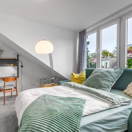 Apartment Schickes Dachstudio Im Beliebten Neu-ehrenfeld Mit Peleton-rad *